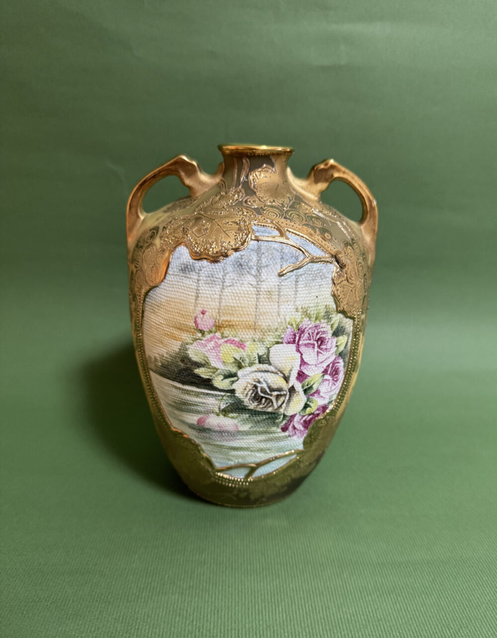 タペストリー　金盛り薔薇図水辺絵花瓶